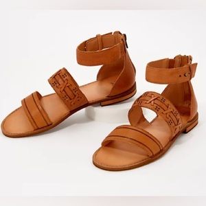 NWOT FRYE AND CO. Sandals. Sz 6M